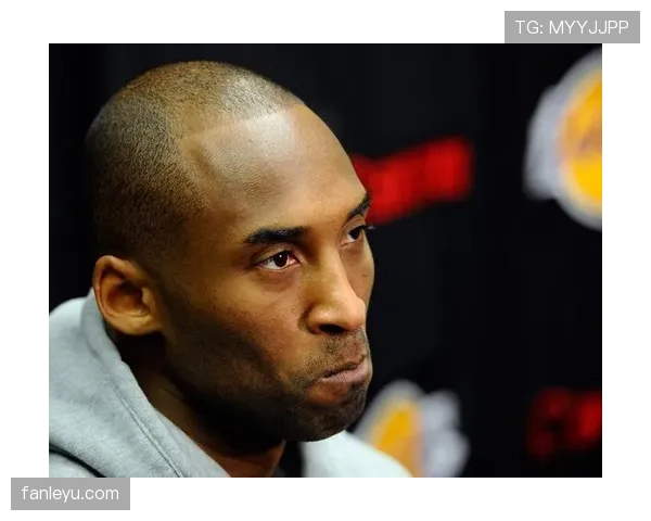 安东尼·戴维斯吃个饭钱包瘪得像皮球，豪车还在门口尘土飞扬！